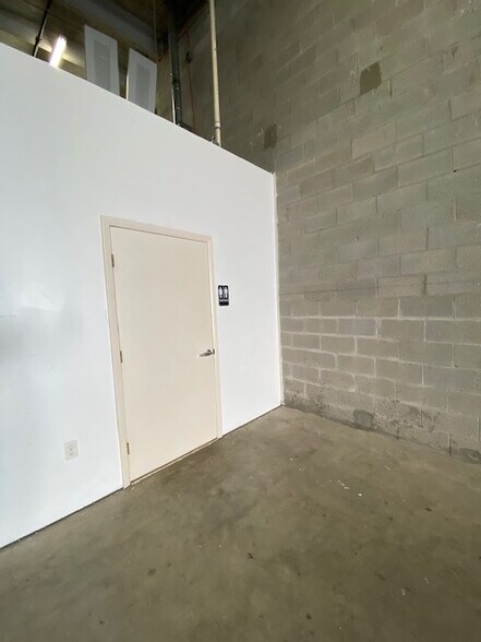 More Photos Of 11379-11399 NW 122nd St, Medley Warehouse For Sale