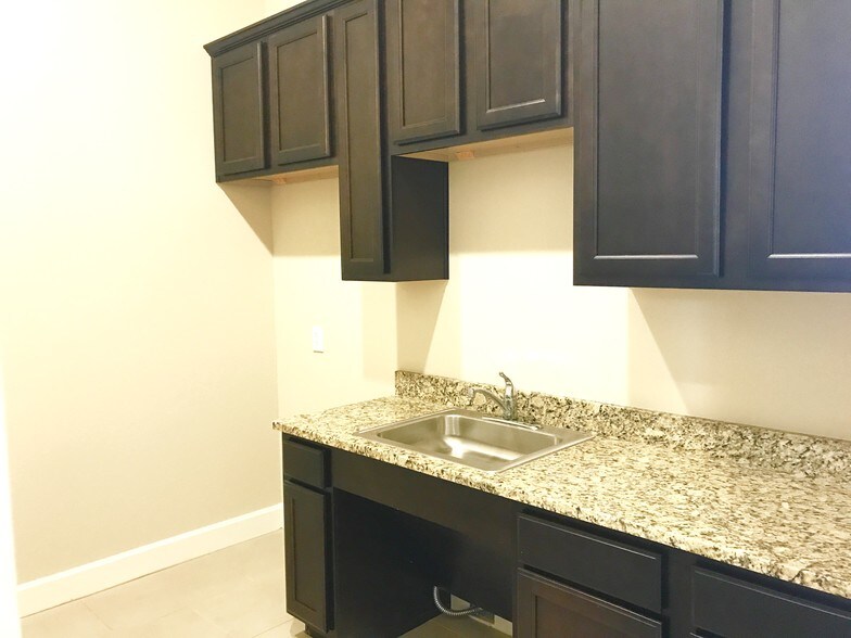 More Photos Of 5757 Flewellen Oaks Ln, Fulshear Office For Sale