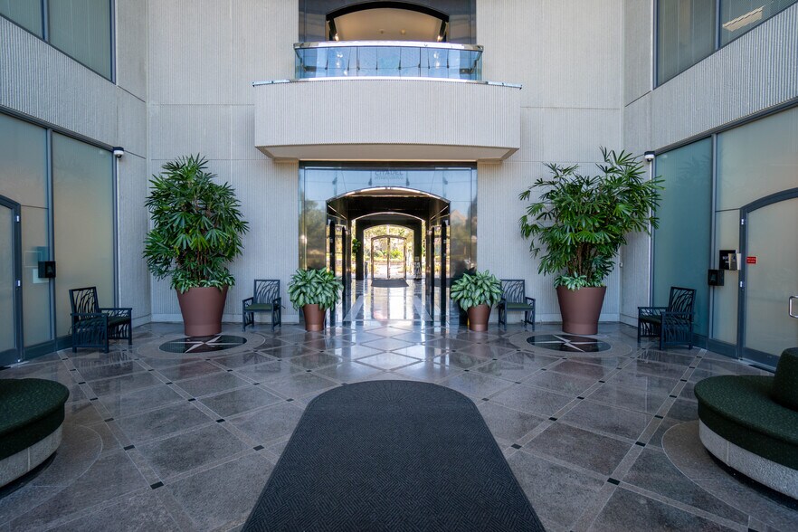 More Photos Of 5950 Hazeltine National Dr, Orlando Office For Lease