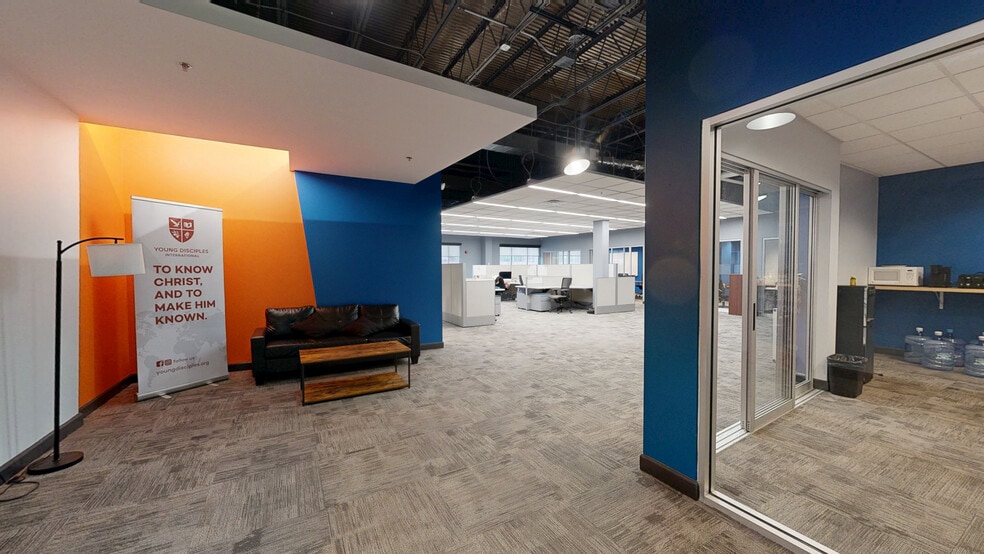 More Photos Of 6677-6683 Delmar Blvd, University City Unknown For Lease