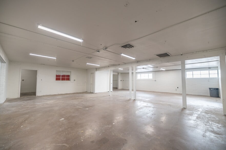 More Photos Of 2423 W Campbell Ave, Phoenix Warehouse For Sale