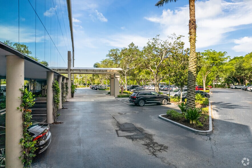 More Photos Of 4001 Tamiami Trl N, Naples Office For Lease