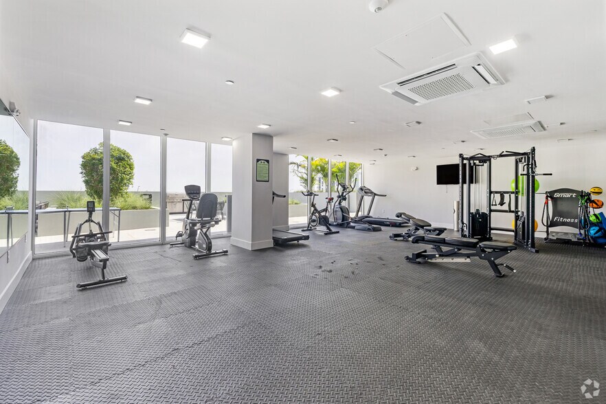 More Photos Of 1025 E 25th St, Hialeah Coworking Space