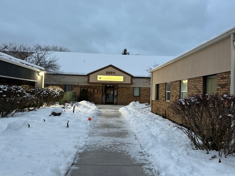 More Photos Of 28511 Orchard Lake Rd, Farmington Hills Medical For Lease