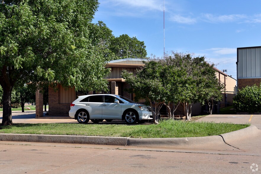 More Photos Of 803 SE 83rd St, Oklahoma City Manufacturing For Lease