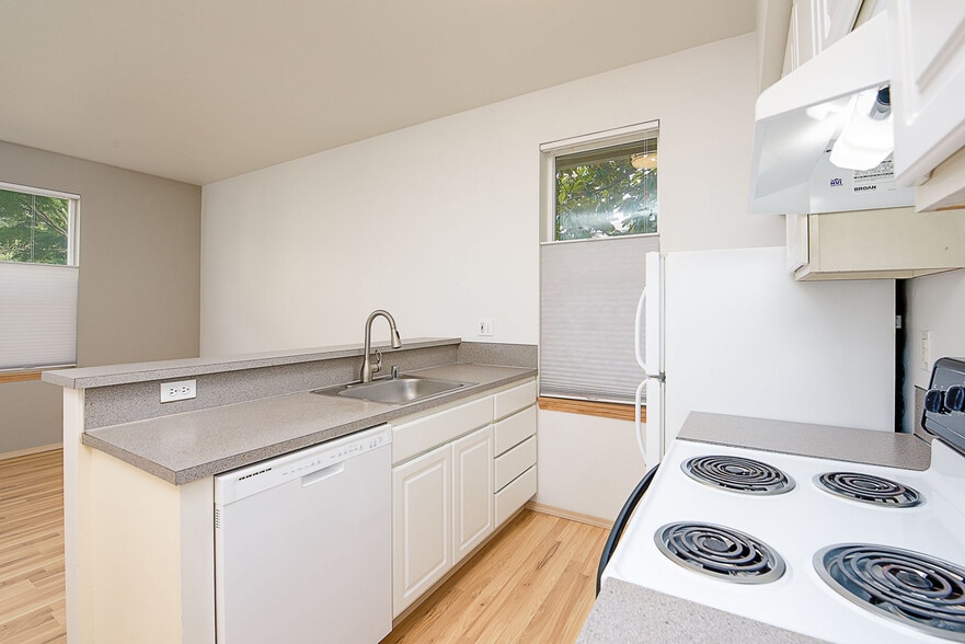More Photos Of 913 13th Ave, Seattle Apartments For Sale