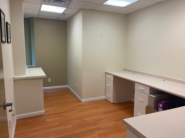 More Photos Of 561 Cranbury Rd, East Brunswick Medical For Sale