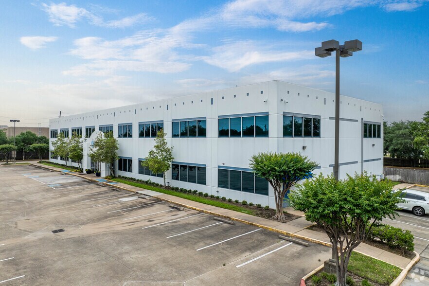 Primary Photo Of 12535 Reed Rd, Sugar Land Light Distribution For Lease