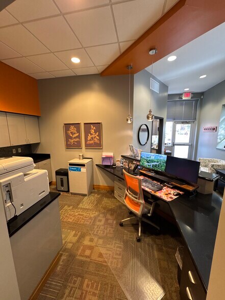 More Photos Of 327 N Riverfront Dr, Mankato Storefront Retail Residential For Lease