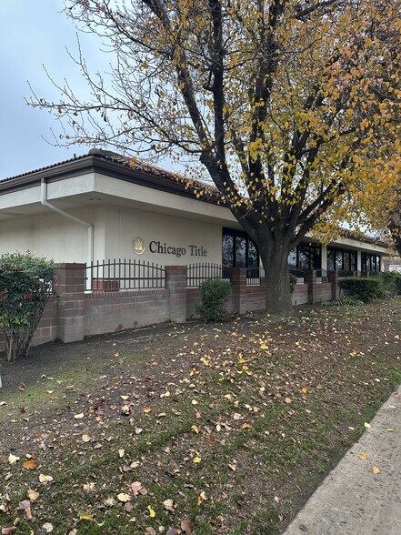 More Photos Of 220 S Akers St, Visalia Medical For Sale