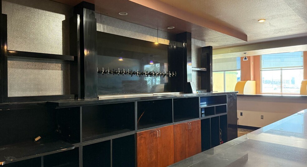 More Photos Of 5801 Academy Rd NE, Albuquerque Restaurant For Lease