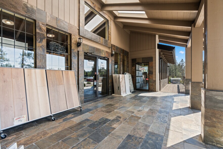 More Photos Of 807 S Auburn St, Grass Valley Showroom For Sale