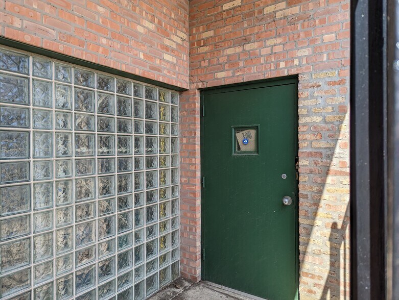 More Photos Of 4201-4203 N Milwaukee Ave, Chicago Storefront Retail Office For Lease