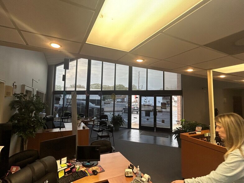 More Photos Of 801 N 22nd Ave, Humboldt Bank For Sale