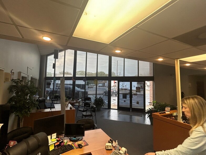 More Photos Of 801 N 22nd Ave, Humboldt Bank For Lease