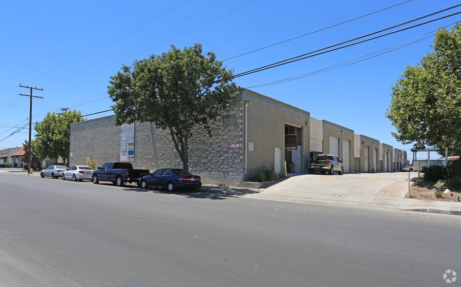 More Photos Of 26911 Ruether Ave, Santa Clarita Warehouse For Lease