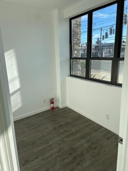 More Photos Of 828 Hempstead Tpke, Franklin Square Medical For Sale