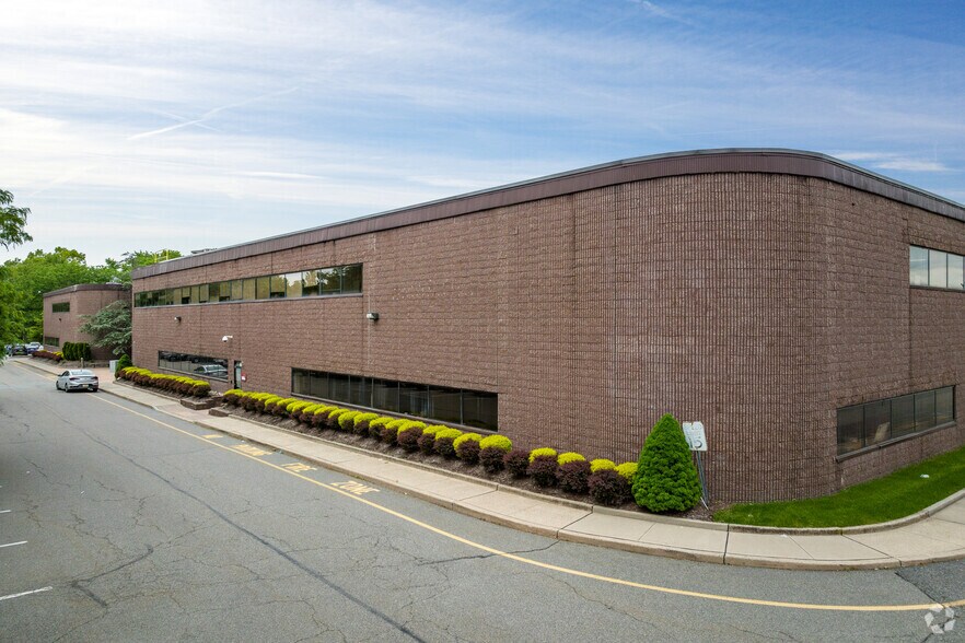 More Photos Of 21-25 Riverside Dr, Pine Brook Warehouse For Lease