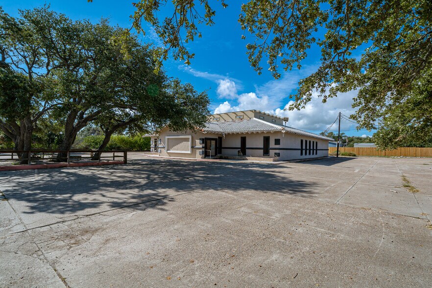 More Photos Of 4061 Highway 35 N, Rockport Restaurant For Lease