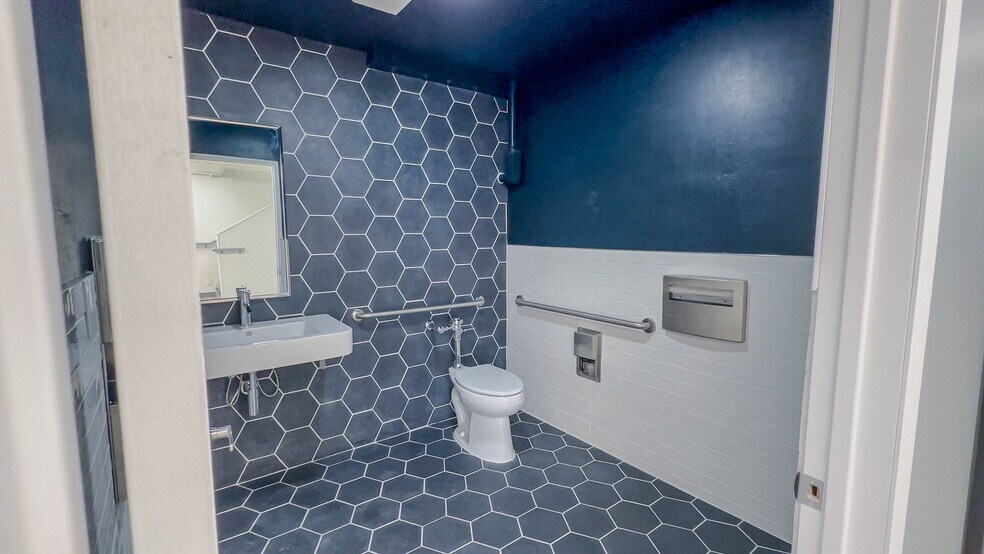 More Photos Of 340 Rancheros Dr, San Marcos Warehouse For Sale