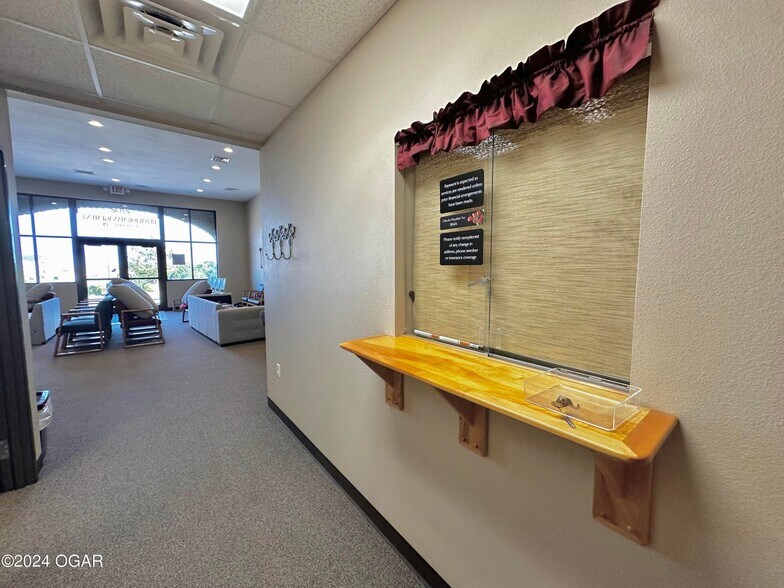 More Photos Of 2702 Cunningham Ave, Joplin Medical For Lease