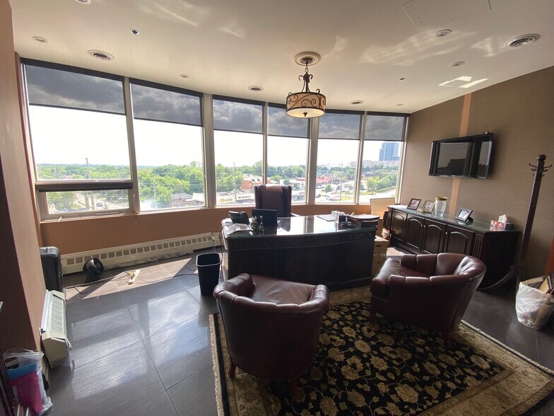 More Photos Of 7368 Yonge St, Vaughan Office For Sale