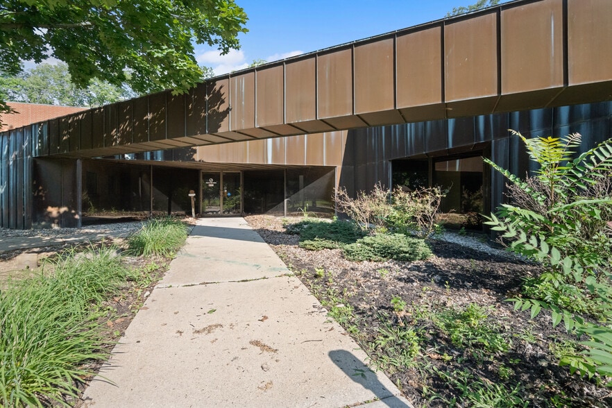 More Photos Of 1015 Michigan Ave, Logansport Flex For Sale