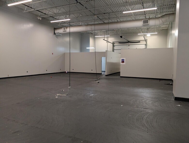 More Photos Of 569 S Main St, Englewood Storefront Retail Office For Lease