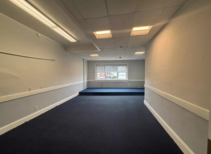 More Photos Of 154-162 Humphrey St, Swampscott Storefront Retail Office For Lease