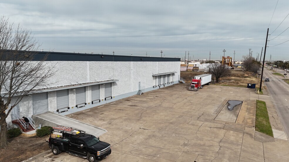 More Photos Of 11839 Shiloh Rd, Dallas Warehouse For Lease