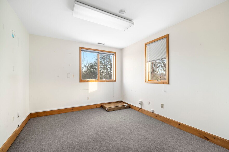 More Photos Of 7 Stokum Ln, New City Office For Sale