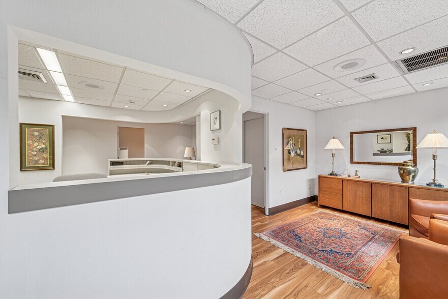 More Photos Of 750 Washington Rd, Mt Lebanon Apartments For Sale