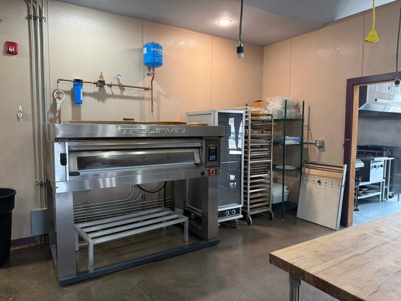 More Photos Of 10 East St, East Granby Storefront Retail Office For Lease