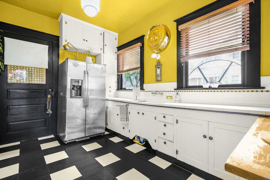 More Photos Of 3123 Ne Broadway St, Portland Storefront Retail Residential For Sale