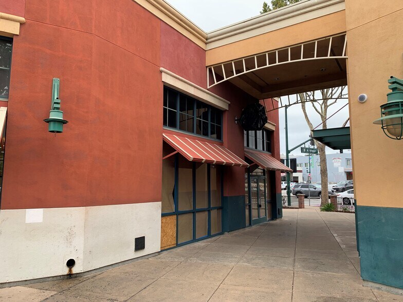 More Photos Of 22555 Mission Blvd, Hayward Unknown For Lease