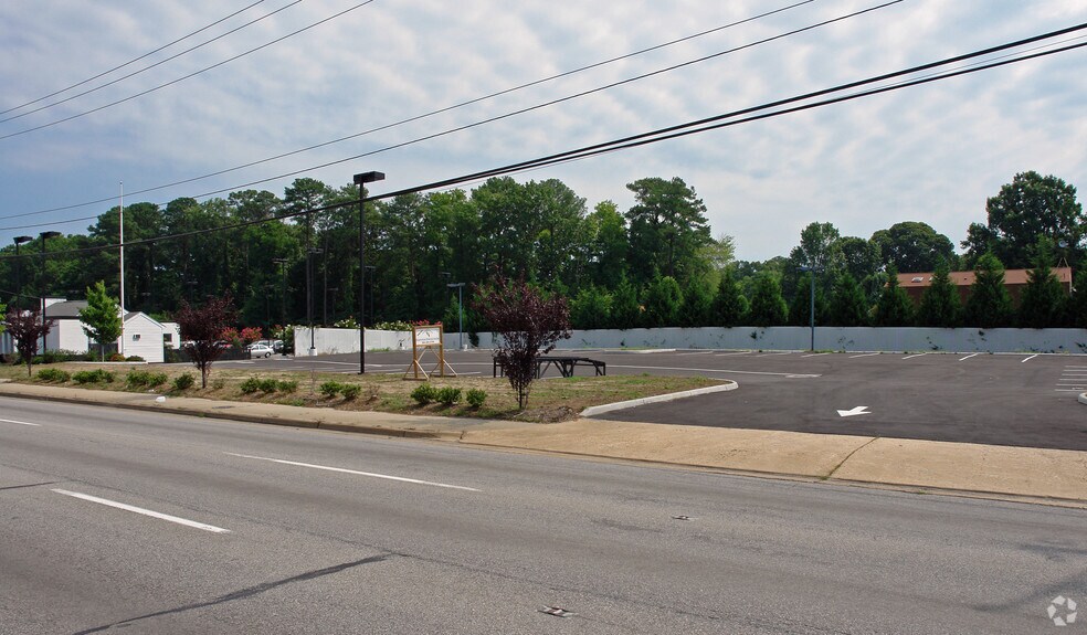 More Photos Of 11292 Jefferson Ave, Newport News Freestanding For Lease