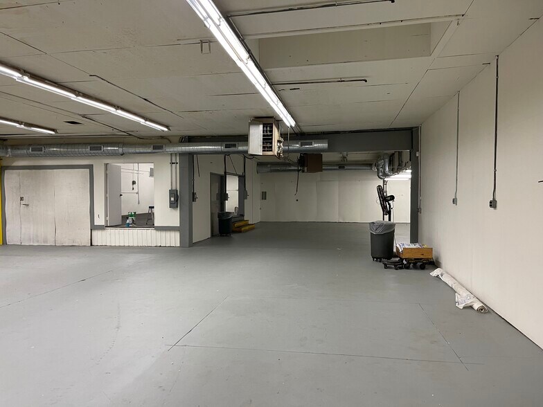 More Photos Of 6190 N Riverview Dr, Kalamazoo Warehouse For Sale