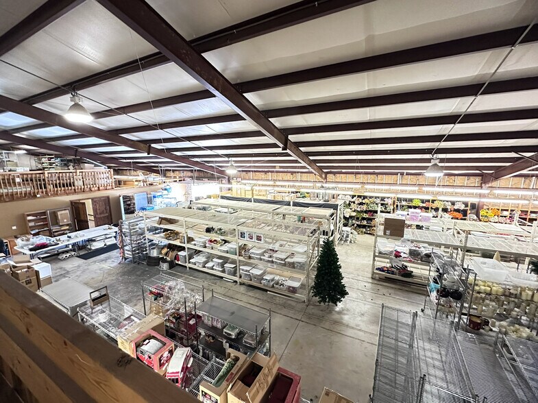 More Photos Of 2903 SE J St, Bentonville Showroom For Sale