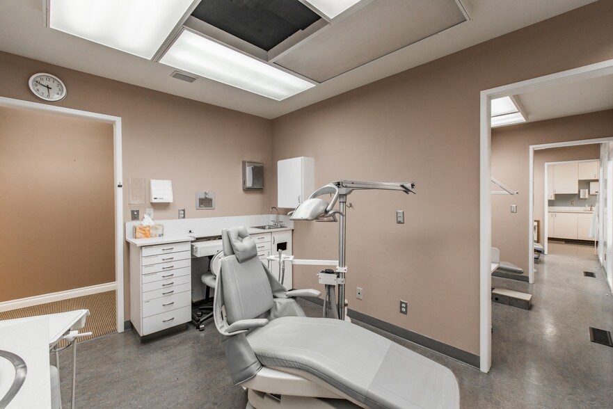 More Photos Of 106 E 2nd St, Molalla Medical For Sale