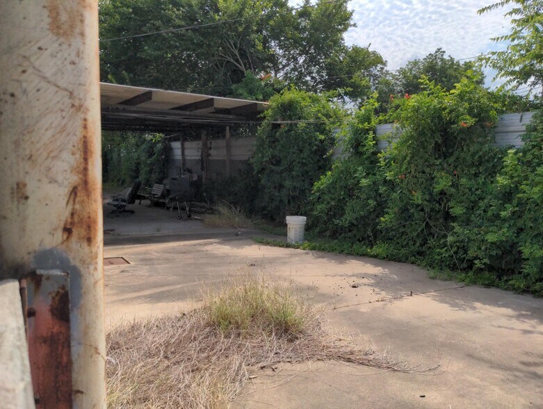 More Photos Of 1200 E Mulberry St, Angleton Auto Repair For Sale
