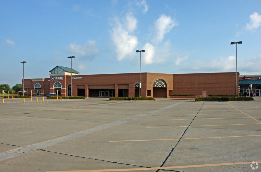 More Photos Of 110 W Sandy Lake Rd, Coppell Unknown For Lease