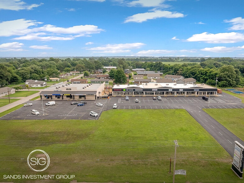 Primary Photo Of 508 Independence Ave, Kennett Storefront For Sale