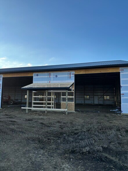 More Photos Of 404 21st Street, Indianola Industrial For Sale