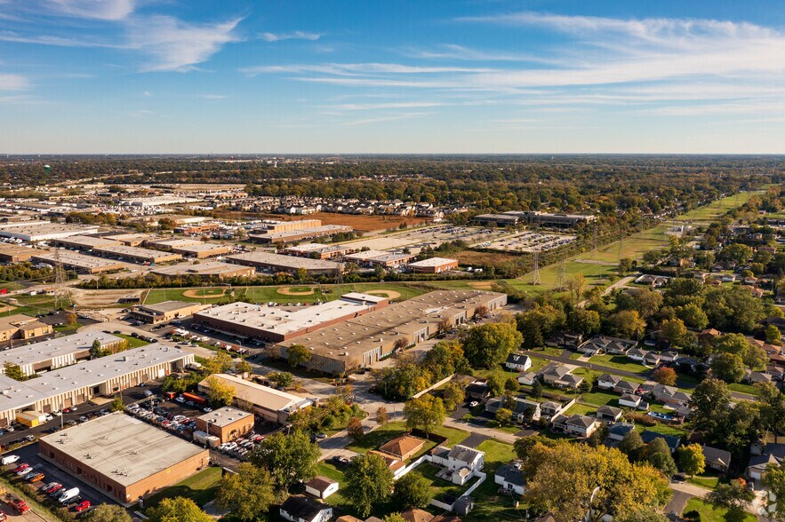 More Photos Of 9901-9913 S 78th Ave, Hickory Hills Warehouse For Lease