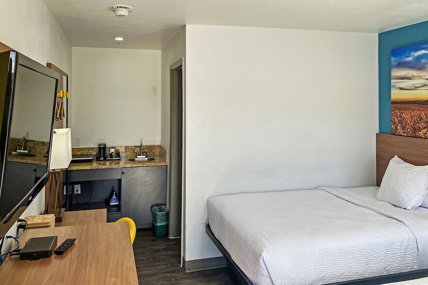 More Photos Of 2615 Commercial Way, Rock Springs Hotel For Sale