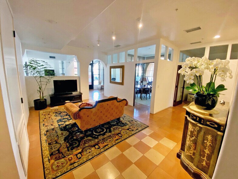 More Photos Of 523 Chapala St, Santa Barbara Office For Lease