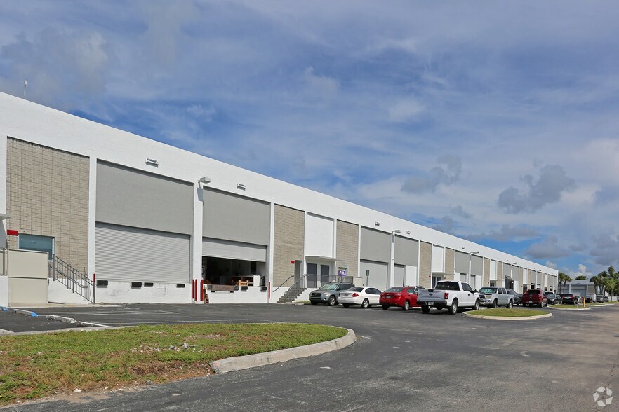 More Photos Of 7640-7696 NW 6th Ave, Boca Raton Unknown For Lease