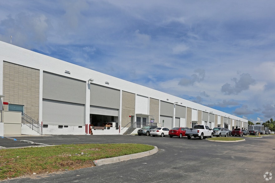 More Photos Of 7640-7696 NW 6th Ave, Boca Raton Unknown For Lease