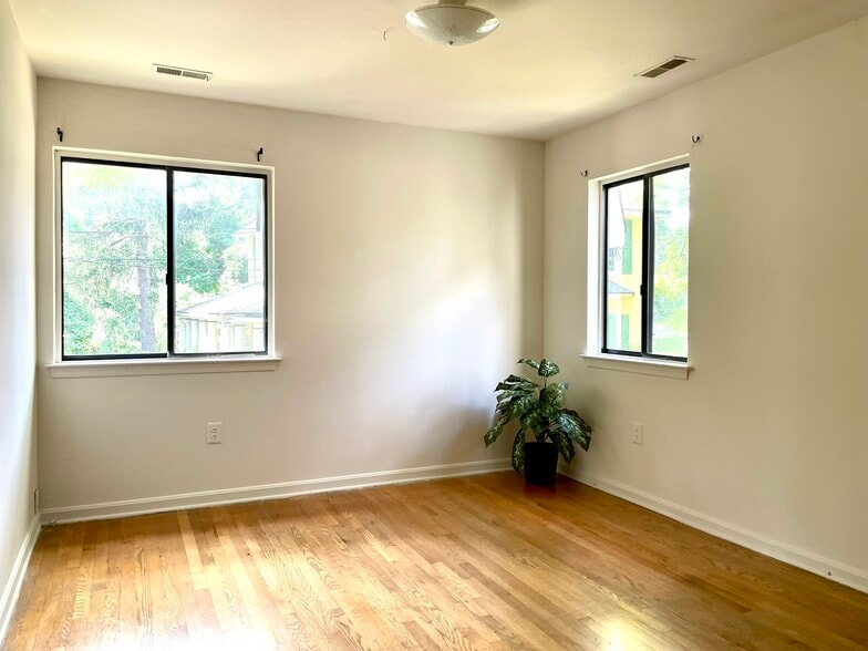 More Photos Of 7310 Columbia Ave, College Park Apartments For Sale