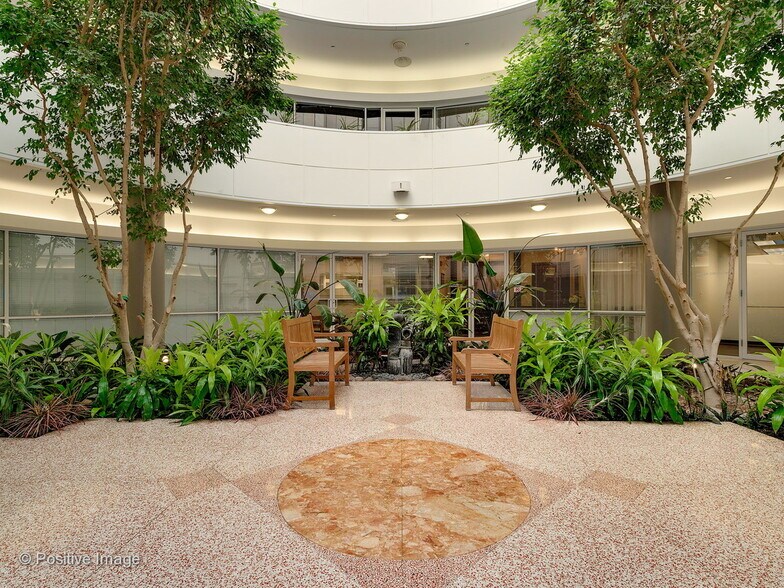 More Photos Of 1 TransAm Plaza Dr, Oakbrook Terrace Office For Sale